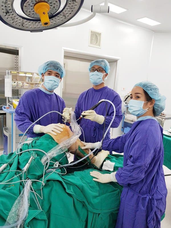 Có những kỹ thuật nào để tái tạo dây chằng chéo sau chấn thương gối