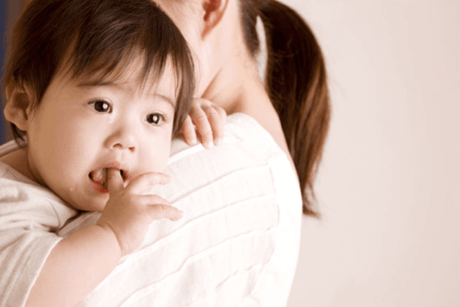 Trẻ bị dị ứng thời tiết cách xử lý