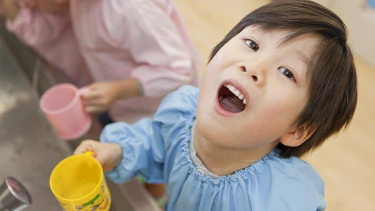 Cách chăm sóc cho trẻ sau nạo VA, cắt amidan các mẹ cần biết