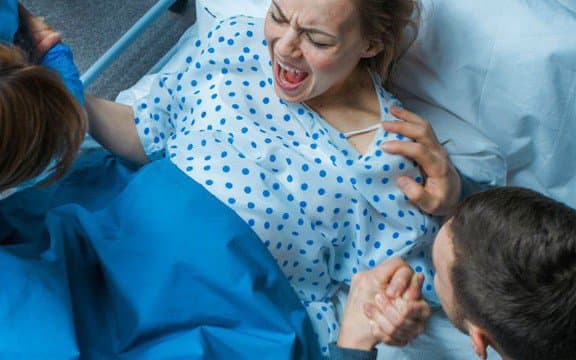 Các phương pháp giảm đau khi sinh thường dùng mẹ bầu cần biết