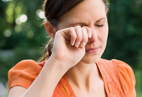 Đau mắt đỏ là gì? Lây lan qua đường nào? Cách phòng ngừa như thế nào?
