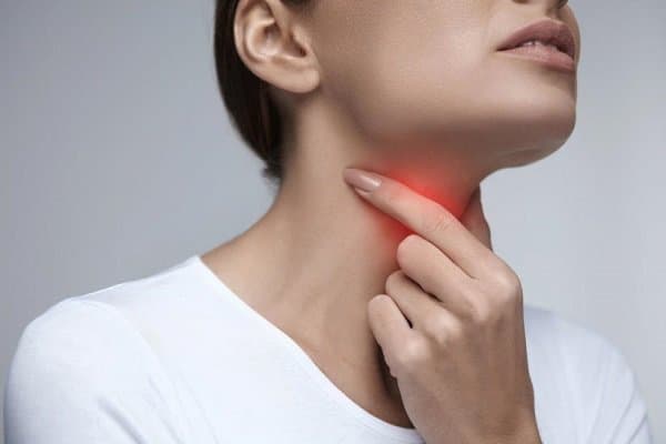 Sốt viêm họng ở trẻ nhỏ và Sốt Viêm họng ở người lớn những điều cần biết