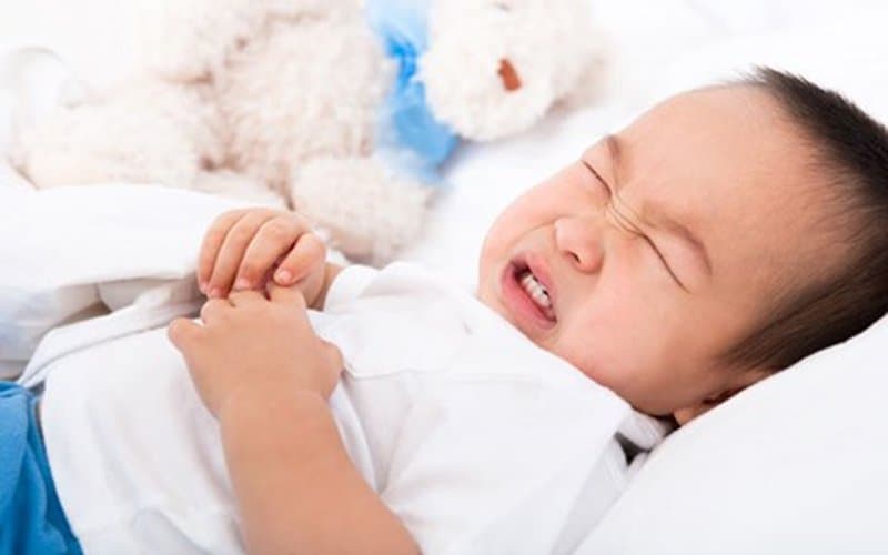 Điều trị dị tật còn ổ nhớp lộ ngoài ở trẻ
