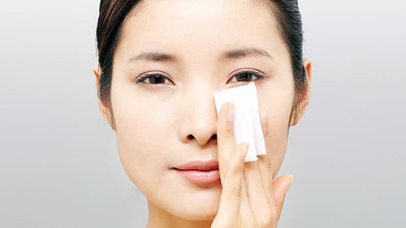 Chăm sóc da dầu đúng cách để tránh mụn trứng cá