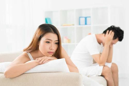 Tại sao phụ nữ mất hứng thú trong \"chuyện ấy\"?