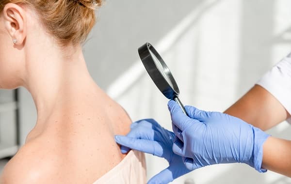 Top 6 bác sĩ da liễu giỏi và giàu kinh nghiệm tại Hà Nội (Phần 2)