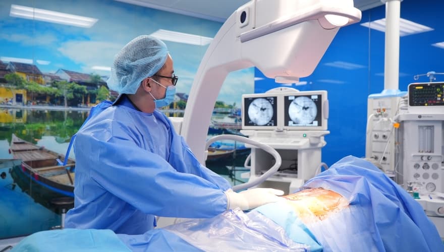 Bơm Xi Măng Cột Sống: Giải Pháp Điều Trị Hiệu Quả Cho Tình Trạng Xẹp Đốt Sống