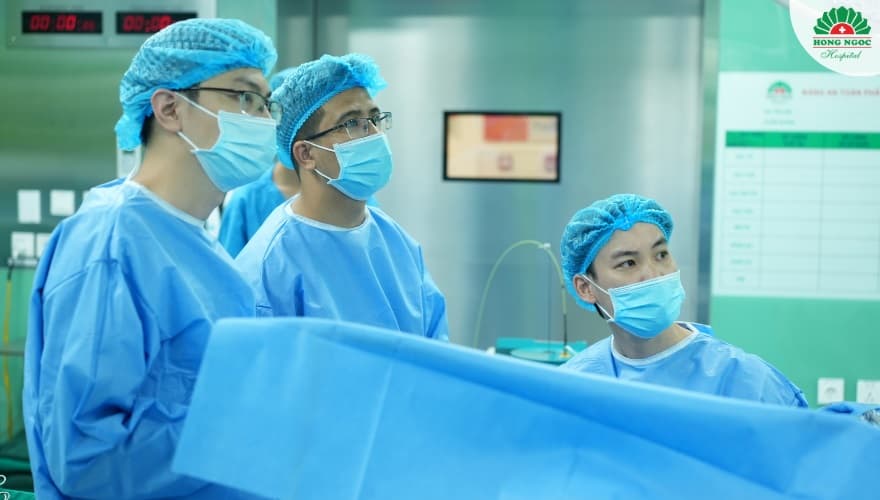 Phẫu thuật tiết niệu tại Bệnh viện Hồng Ngọc: Loại sạch sỏi, không lo biến chứng
