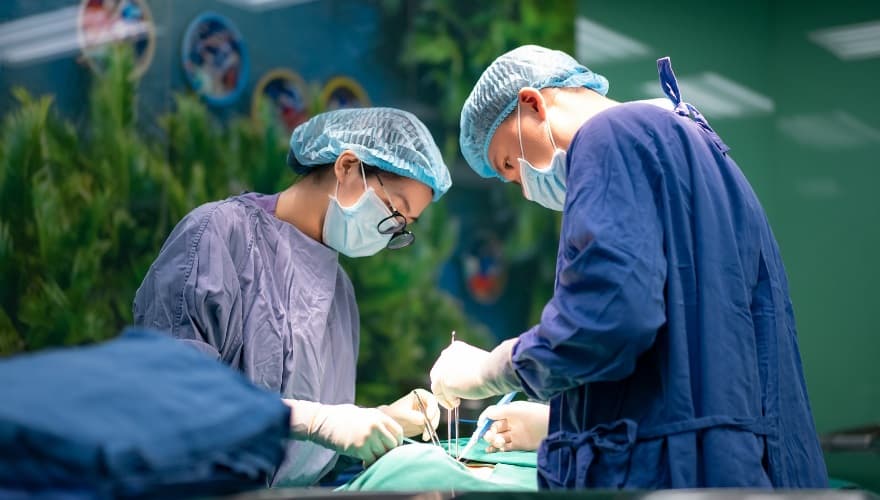 Phẫu thuật ung bướu tại Bệnh viện Hồng Ngọc: Giải pháp điều trị hiệu quả, an toàn và thẩm mỹ cao