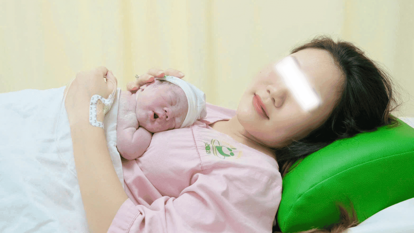 Giữ con đến trọn 37 tuần nhờ khâu vòng cổ tử cung – hành trình đầy nghị lực của mẹ và bác sĩ