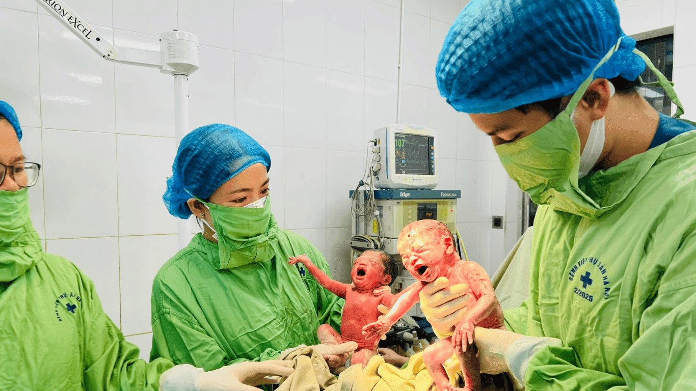 Câu chuyện song thai IVF – “Còn nước còn tát” đến tận 32 tuần 3 ngày