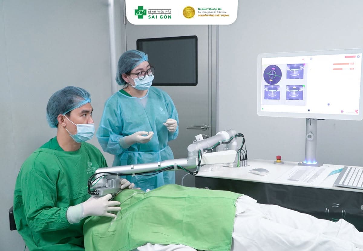 Phẫu thuật Đục thủy tinh thể an toàn, hiệu quả tại Mắt Sài Gòn Láng