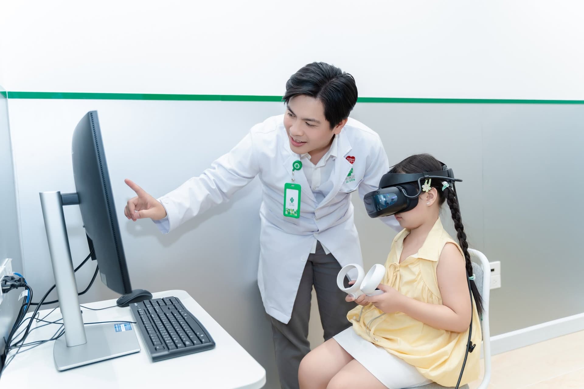 Tập nhược thị cho trẻ: Giải pháp hiện đại giúp trẻ phục hồi thị giác hiệu quả bằng thiết bị thực tế ảo VR