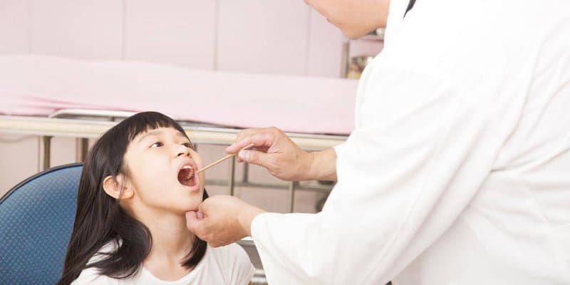 Viêm họng cấp ở trẻ em: Nguyên nhân và Cách điều trị