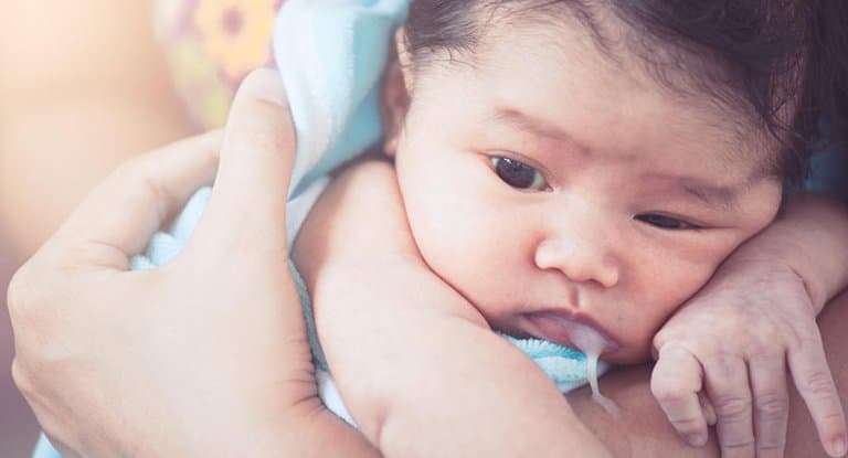 Chăm sóc dinh dưỡng cho trẻ hay bị nôn trớ