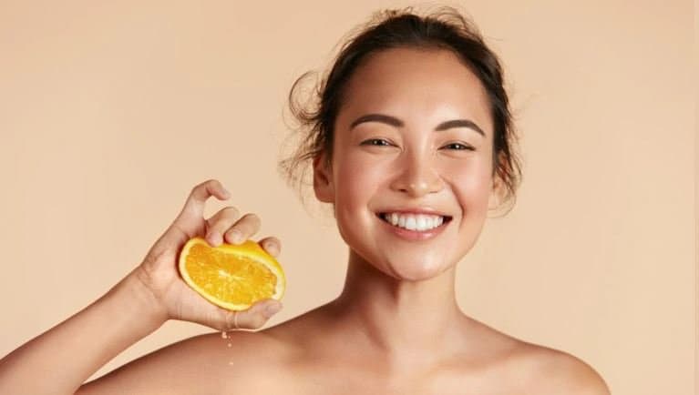 Tác dụng của Vitamin C lên mụn trứng cá