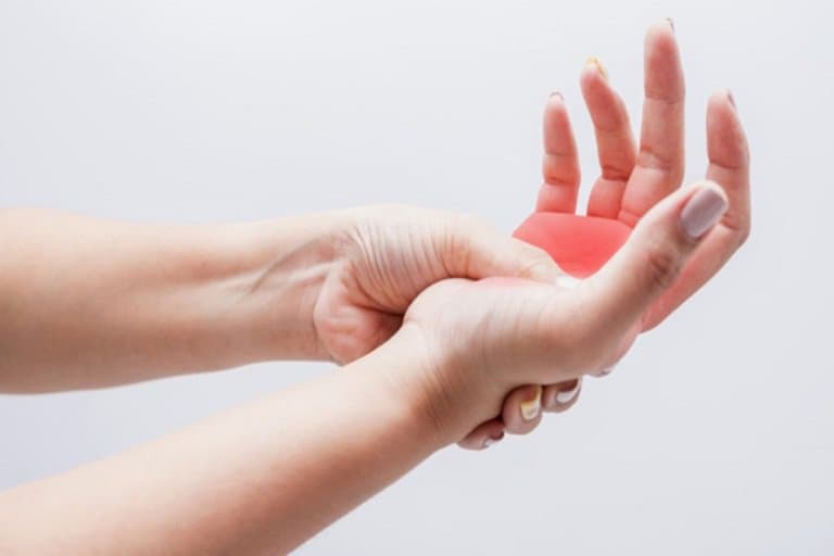 Các bệnh lý trong đó run khi cử động chiếm ưu thế: Run viết nguyên phát, Run tư thế đ