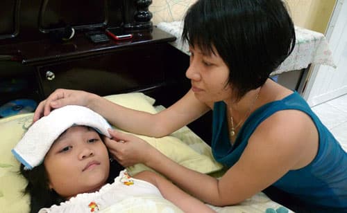 Cách Chăm sóc trẻ bị sốt xuất huyết tại nhà