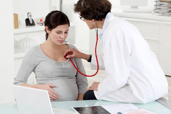 Tim đập nhanh khi mang thai có nguy hiểm không?