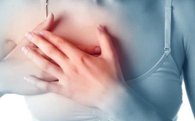 Thực hiện sinh thiết vú có thể gây ra những rủi ro gì?