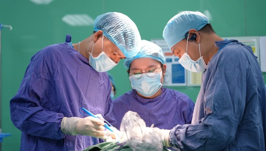 Phẫu thuật đầu cổ tại Bệnh viện Hồng Ngọc: Ứng dụng công nghệ hiện đại, an toàn – thẩm mỹ – hiệu quả