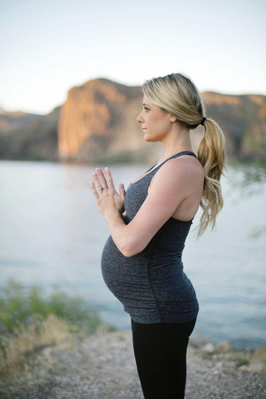 Tập yoga tốt cho bà bầu và thai nhi - ảnh 2