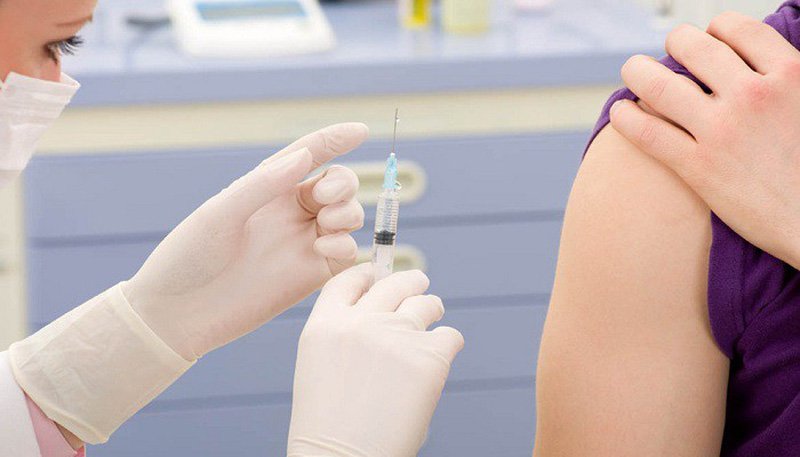 Có nên tiêm vắc xin sởi- quai bị - rubella cho phụ nữ đang cho con bú? - ảnh 1