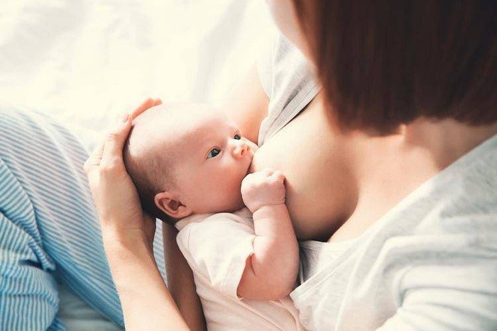 Căng dạ dày quá mức dễ khiến trẻ sơ sinh nấc cụt - ảnh 1