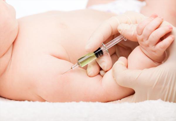 Thời điểm tiêm huyết thanh và vắc-xin viêm gan B cho trẻ nhỏ