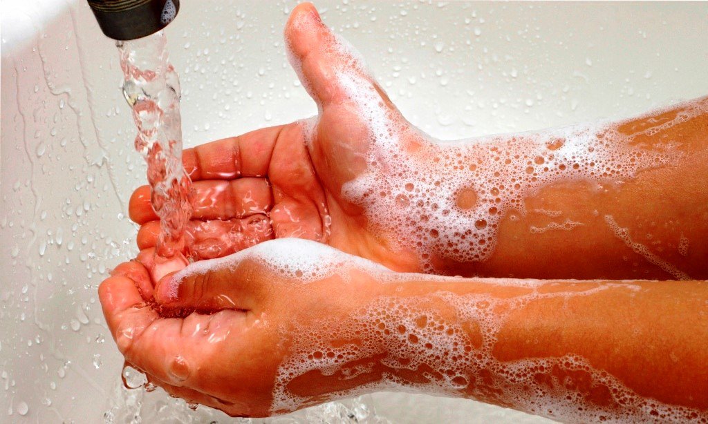 Chăm sóc trẻ bị tay chân miệng tại nhà để ngăn ngừa bội nhiễm bóng nước - ảnh 1