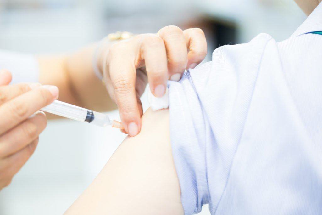 Vắc-xin AB là gì? Ai nên tiêm và Tác dụng phụ sau khi tiêm là gì? - ảnh 1
