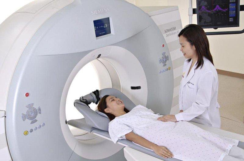 Cần chuẩn bị gì khi chụp cộng hưởng từ (MRI) có tiêm thuốc đối quang - ảnh 2