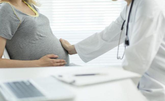 Bị u xơ tử cung khi mang thai: Nên sinh thường hay sinh mổ?
