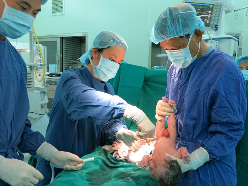 Phẫu thuật cắt đoạn đại tràng xích ma điều trị sa trực tràng - ảnh 3
