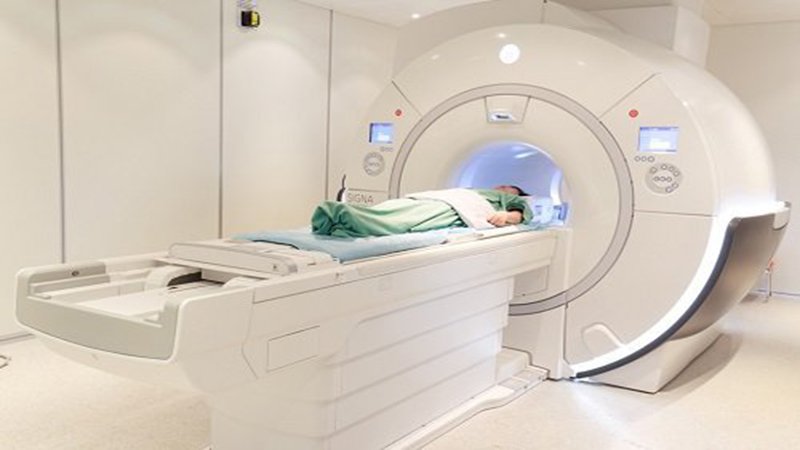 Lưu ý khi chụp cộng hưởng từ (MRI) não và tủy sống - ảnh 2