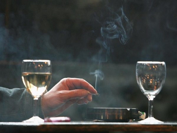 Rượu, thuốc lá, virus HPV, tiền sử gia đình và nguy cơ ung thư