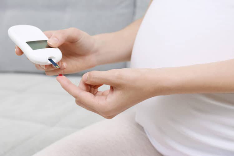 Tiểu đường thai kỳ ảnh hưởng đến sức khỏe mẹ bầu và thai nhi như thế nào?