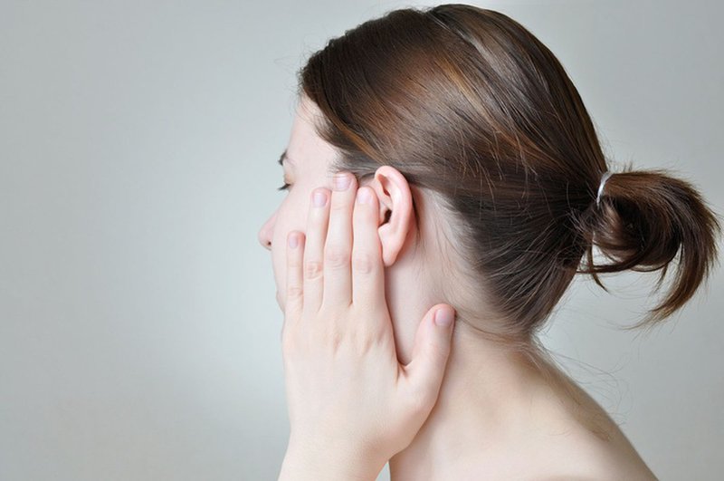 Cách khám tai thế nào? Có gây đau không?