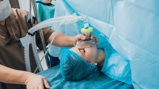 Phẫu thuật nội soi cắt u nhỏ lành tính dây thanh - ảnh 3