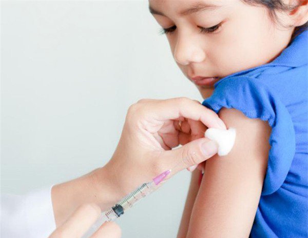 Vì sao cần tiêm nhắc vắc xin bạch hầu-ho gà-uốn ván?